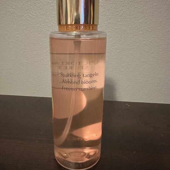 VICTORIA'S SECRET CITRUS CHILL - FRAGRANCE MIST - 8.4 OZ - Picture 2 of 5